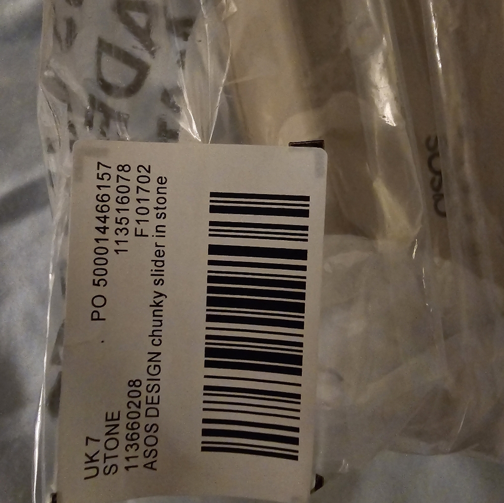 ASOS SLIDES - Picture 4 of 4